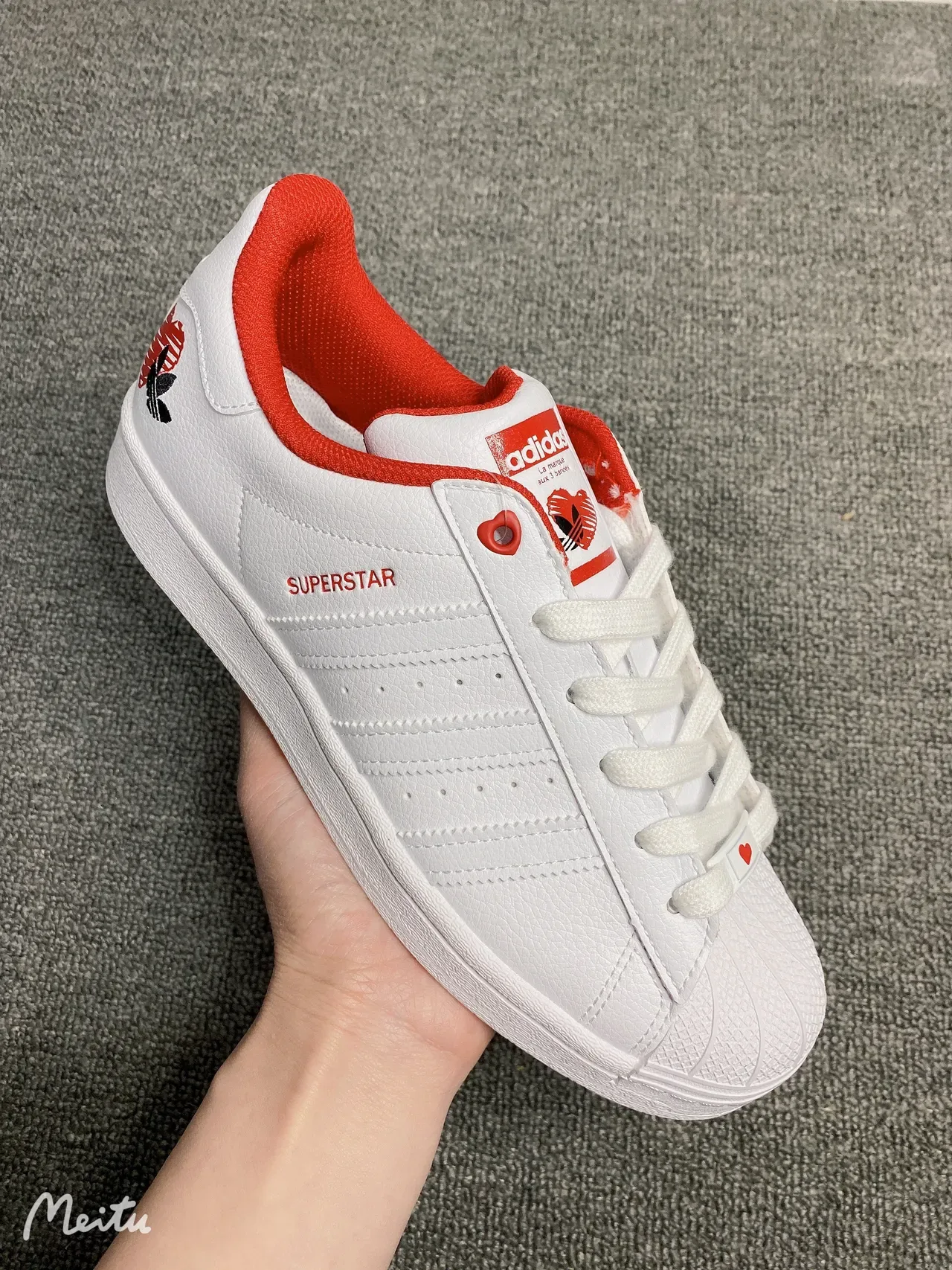Adidas Superstar tênis lifestyle coração branco vermelho 6