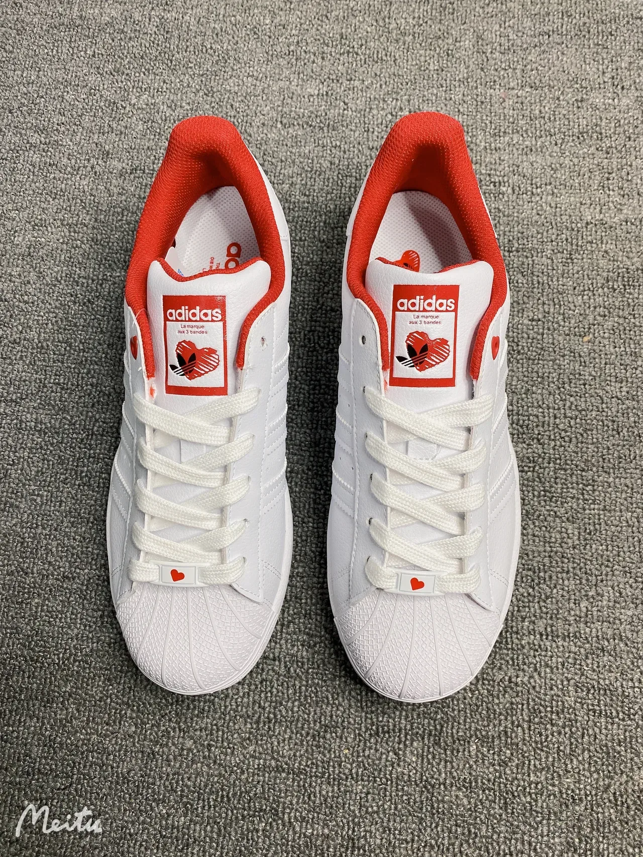 Adidas Superstar tênis lifestyle coração branco vermelho 9