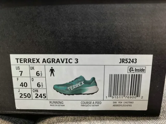 Adidas TERREX 浅蓝色和霓虹绿生活方式运动鞋 2