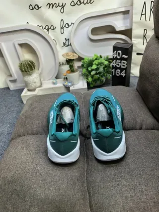 Adidas TERREX 浅蓝色和霓虹绿生活方式运动鞋 8
