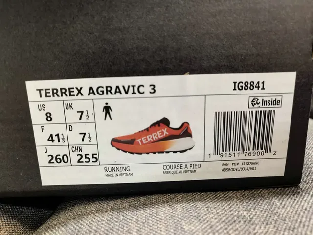 Adidas TERREX 浅蓝色和霓虹绿生活方式运动鞋 12
