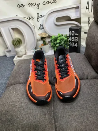 Adidas TERREX 浅蓝色和霓虹绿生活方式运动鞋 20