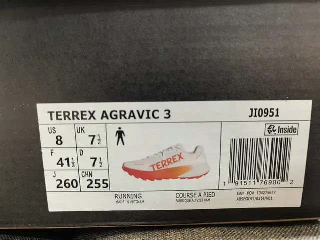 Adidas TERREX 浅蓝色和霓虹绿生活方式运动鞋 22