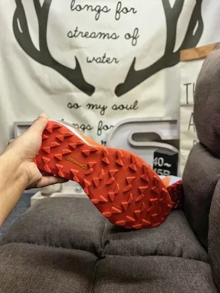Adidas TERREX 浅蓝色和霓虹绿生活方式运动鞋 24