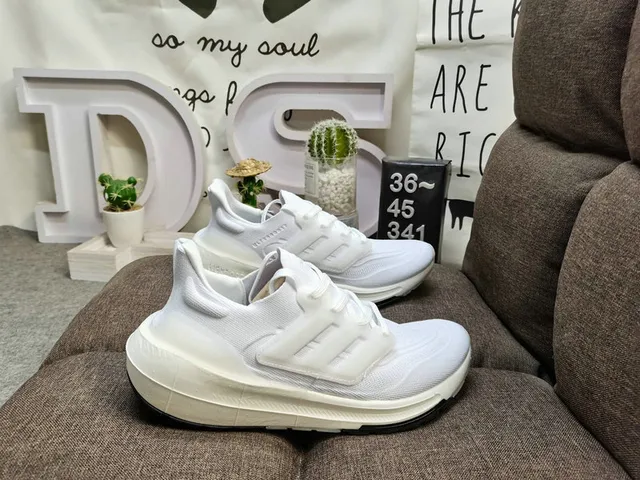 Adidas Ultraboost zapatillas de correr negras blancas amarillas neón 11