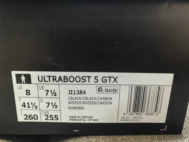 Adidas Ultraboost أحادي اللون أسود أحذية جري 2