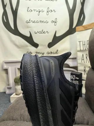 Adidas Ultraboost أحادي اللون أسود أحذية جري 3