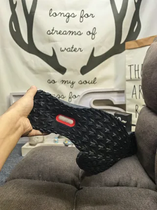 Adidas Ultraboost أحادي اللون أسود أحذية جري 4