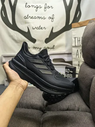 Adidas Ultraboost أحادي اللون أسود أحذية جري 5