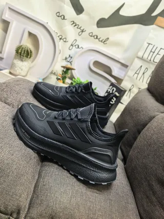 Adidas Ultraboost أحادي اللون أسود أحذية جري 7