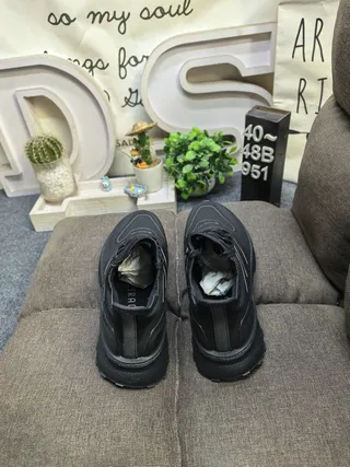 Adidas Ultraboost أحادي اللون أسود أحذية جري 8