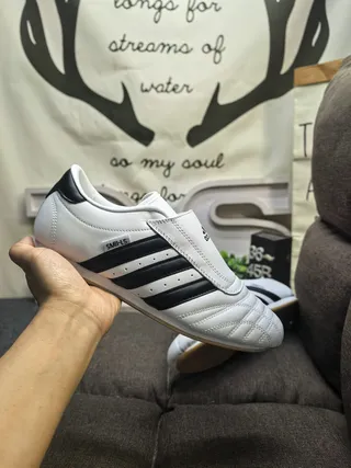 Adidas أبيض أسود بدون أربطة حزام فيلكرو مبطن جلد علوي أحذية كرة قدم داخلية 5