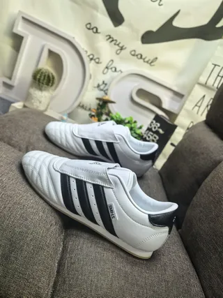 Adidas أبيض أسود بدون أربطة حزام فيلكرو مبطن جلد علوي أحذية كرة قدم داخلية 7