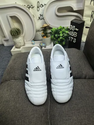 Adidas أبيض أسود بدون أربطة حزام فيلكرو مبطن جلد علوي أحذية كرة قدم داخلية 10