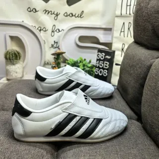 Adidas Chaussures de football intérieur blanches noires sans lacets sangle velcro capuchon orteil matelassé