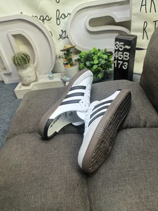 Adidas সাদা কালো স্লিপ-অন লেস-আপ ফ্রন্ট লুফার 6