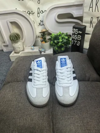 Adidas সাদা কালো স্লিপ-অন লেস-আপ ফ্রন্ট লুফার 10