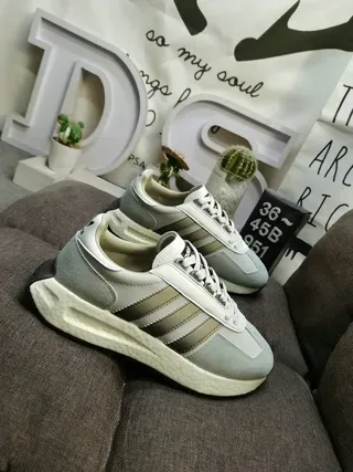 Adidas White Gray Retro Runner Silhouette Three-Stripe Side Panel Lifestyle Sneakers 9