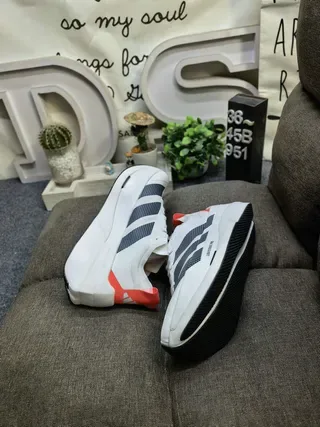 Adidas সাদা কমলা পারফোরেটেড মেশ আপার থ্রি-স্ট্রাইপ সাইড ব্র্যান্ডিং রানিং জুতা 6