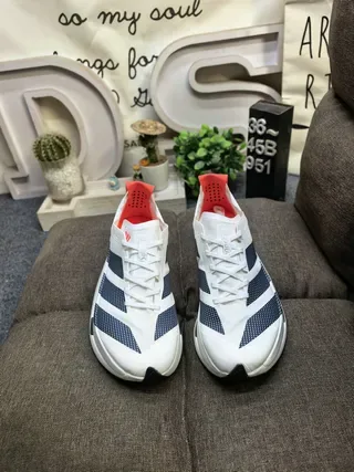 Adidas সাদা কমলা পারফোরেটেড মেশ আপার থ্রি-স্ট্রাইপ সাইড ব্র্যান্ডিং রানিং জুতা 10