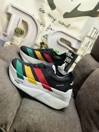 Adidas সাদা কমলা পারফোরেটেড মেশ আপার থ্রি-স্ট্রাইপ সাইড ব্র্যান্ডিং রানিং জুতা 17