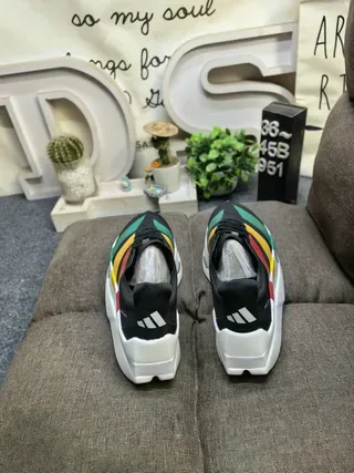 Adidas সাদা কমলা পারফোরেটেড মেশ আপার থ্রি-স্ট্রাইপ সাইড ব্র্যান্ডিং রানিং জুতা 18