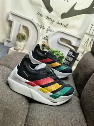 Adidas সাদা কমলা পারফোরেটেড মেশ আপার থ্রি-স্ট্রাইপ সাইড ব্র্যান্ডিং রানিং জুতা 19