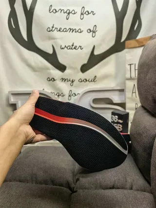 Adidas সাদা কমলা পারফোরেটেড মেশ আপার থ্রি-স্ট্রাইপ সাইড ব্র্যান্ডিং রানিং জুতা 24