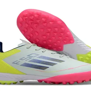 Adidas Sapatos de Futebol Brancos e Rosas Low-Cut com Upper Sintético e Studs Conicos Moldados para Gramado