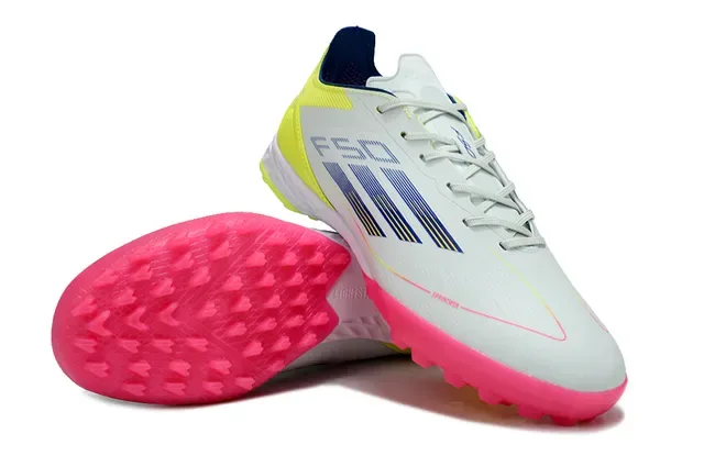 Adidas সাদা গোলাপি লো-কাট সিন্থেটিক আপার মোল্ডেড কনিক্যাল স্টাডস টার্ফ সকার শু 4