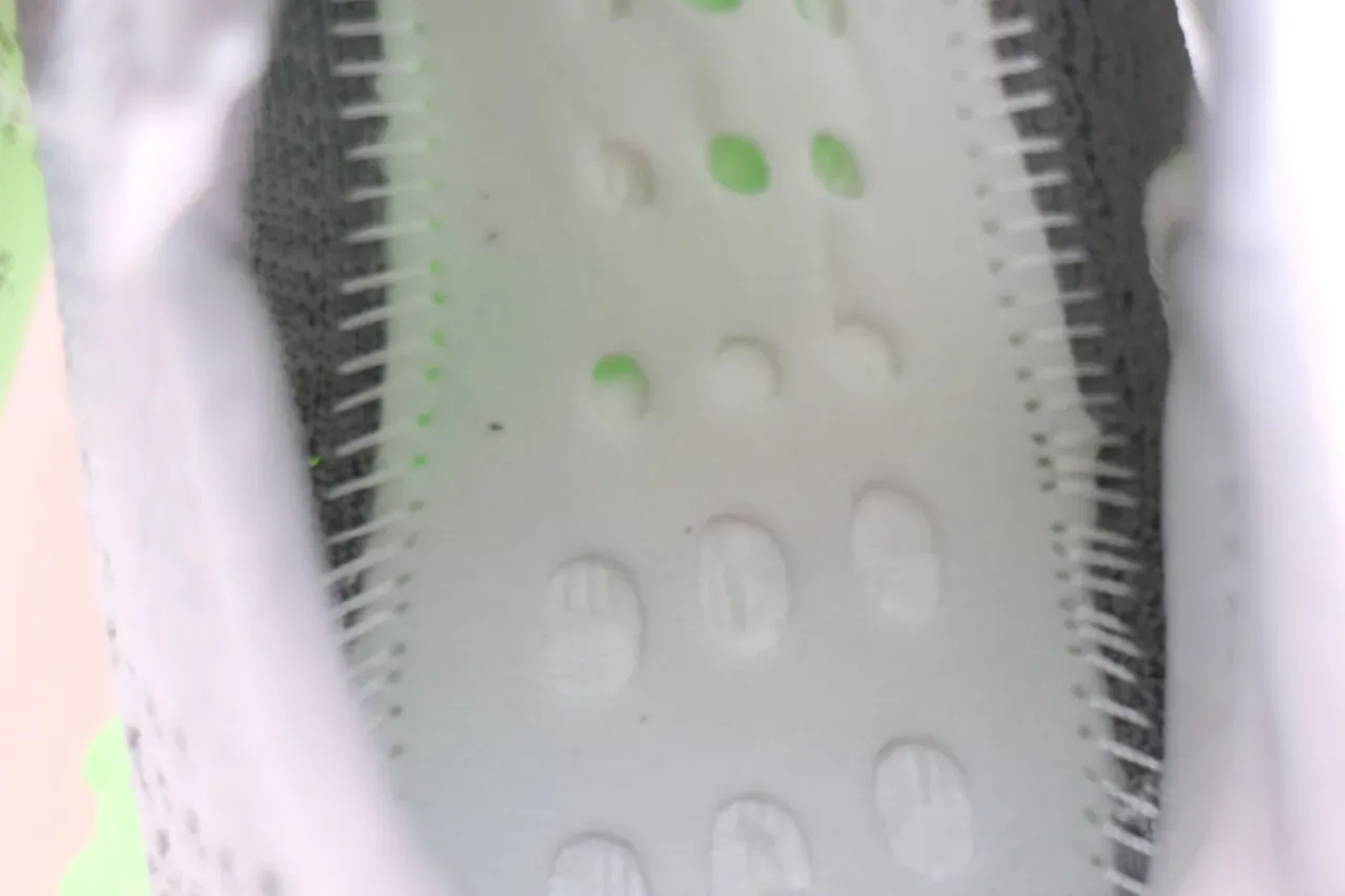 أديداس Yeezy Boost 350 V2 Glow Green حذاء رياضي لايف ستايل 15