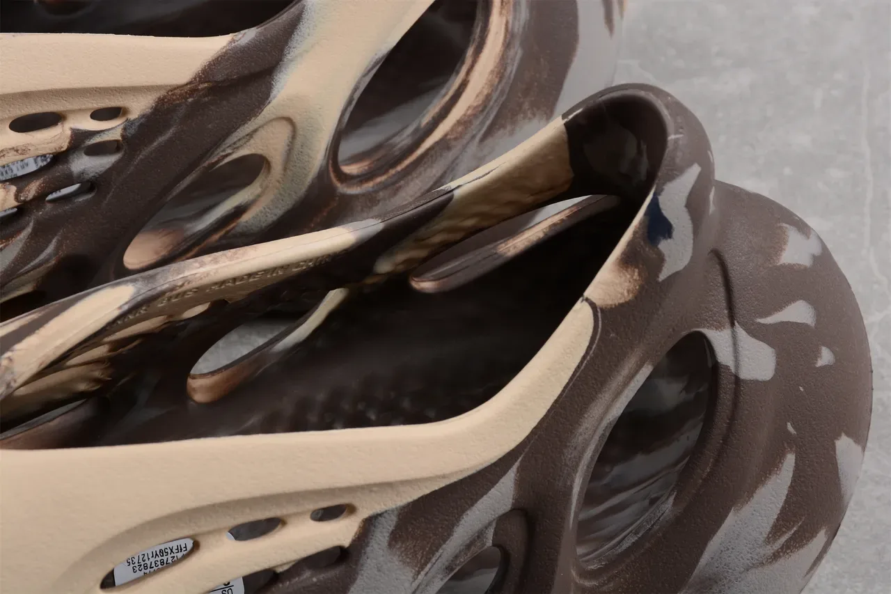 Adidas Yeezy Foam Runner بيج براون غرايدينت سنيكرز لايف ستايل 7