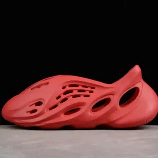 Adidas Yeezy Foam Runner حذاء رياضي أسلوب حياة أحمر