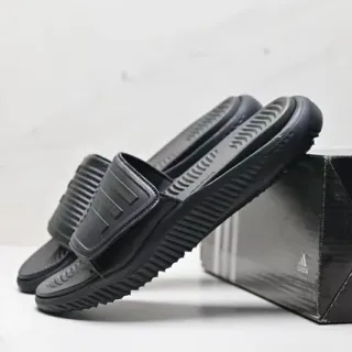 Adidas Yeezy Slide 黑色模制拖鞋