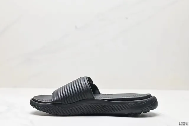 Adidas Yeezy Slide pantoufle noire moulée 4