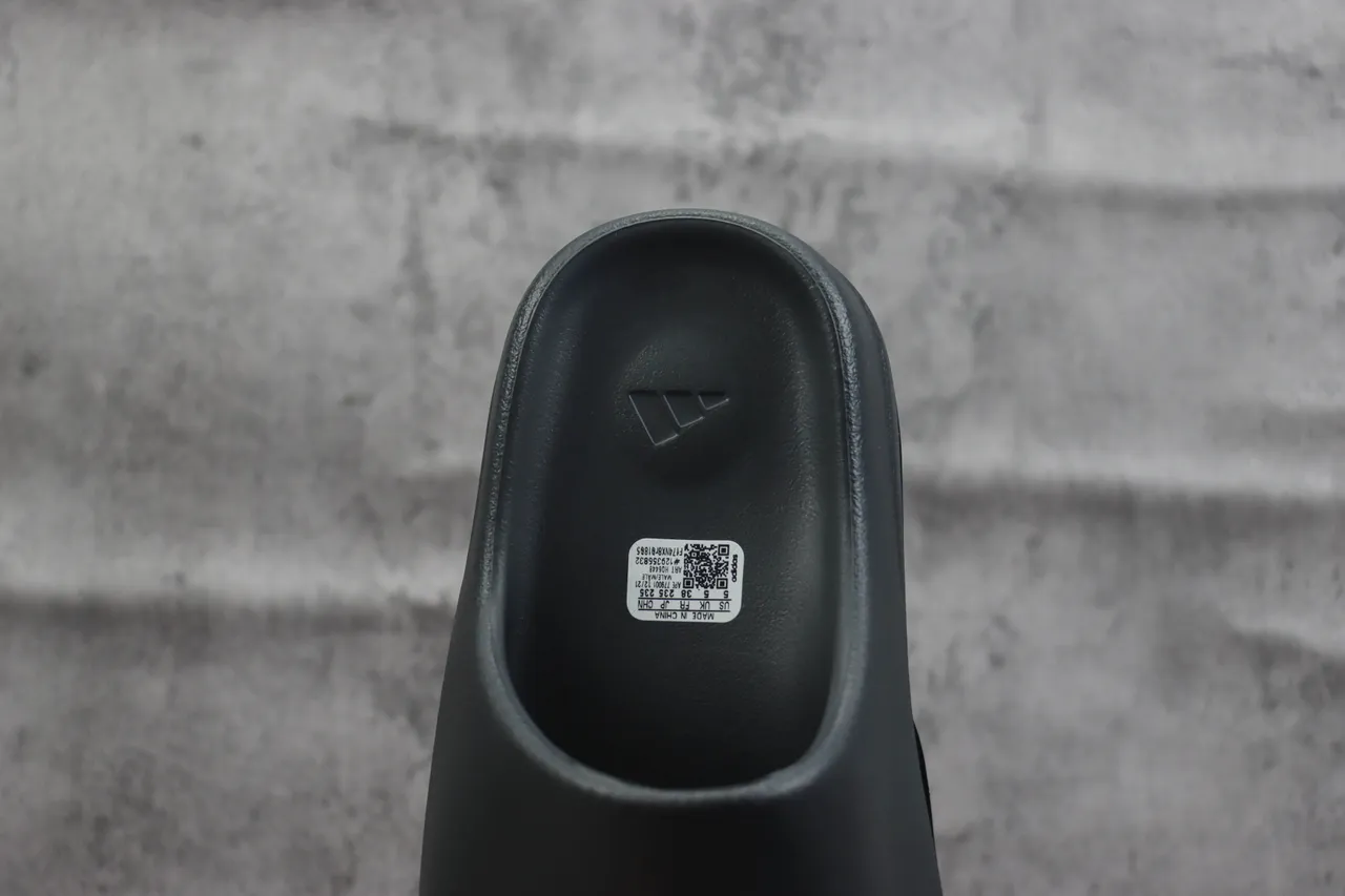 Adidas Yeezy Slide Charcoal Monochrome Slippers 3