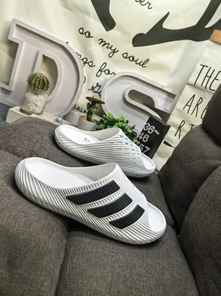 Adidas Yeezy Slide White Black Slippers 9