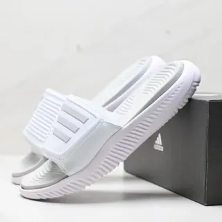 Adidas Yeezy Slide نعال بيضاء