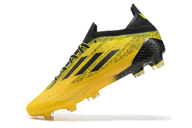 Adidas 黄黑 低帮 模压鞋面 非对称系带系统 硬地足球鞋 4