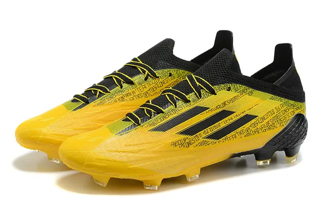 Adidas 黄黑 低帮 模压鞋面 非对称系带系统 硬地足球鞋 8