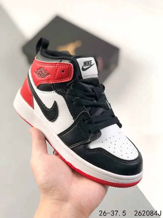 Tênis de basquete infantil Air Jordan 1 preto vermelho branco 4