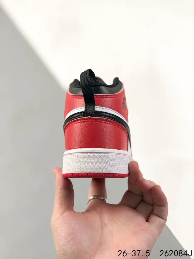 Tênis de basquete infantil Air Jordan 1 preto vermelho branco 18
