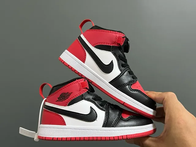Air Jordan 1 黑白高帮皮革鞋面篮球鞋 17