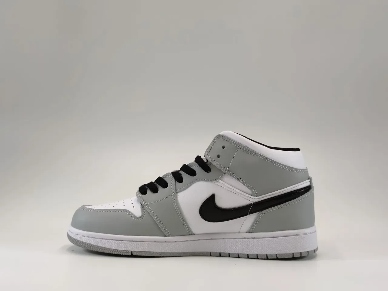 Air Jordan 1 رمادي أسود عالي الارتفاع جلد علوي أحذية كرة السلة 3
