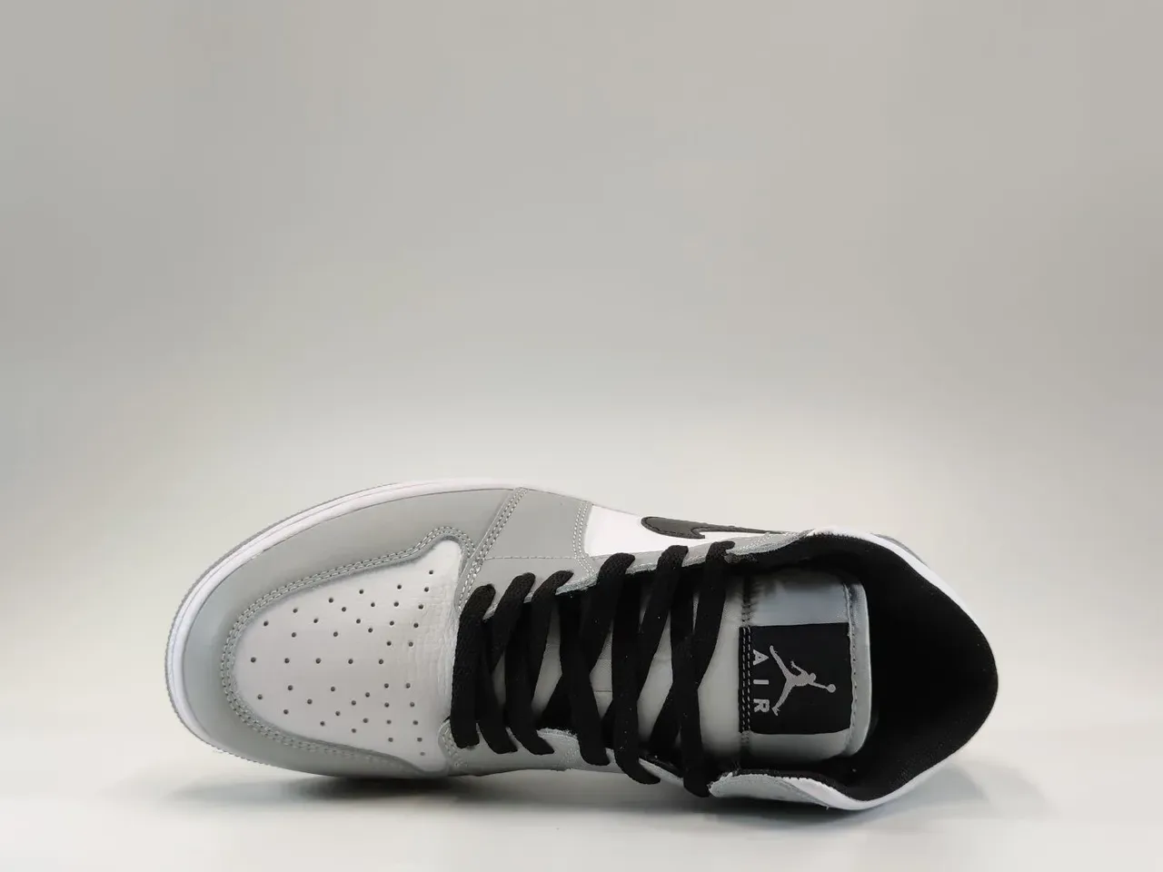 Air Jordan 1 رمادي أسود عالي الارتفاع جلد علوي أحذية كرة السلة 4