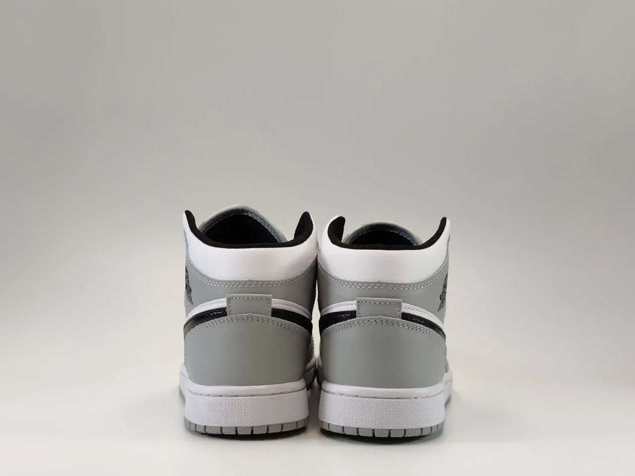 Air Jordan 1 رمادي أسود عالي الارتفاع جلد علوي أحذية كرة السلة 5