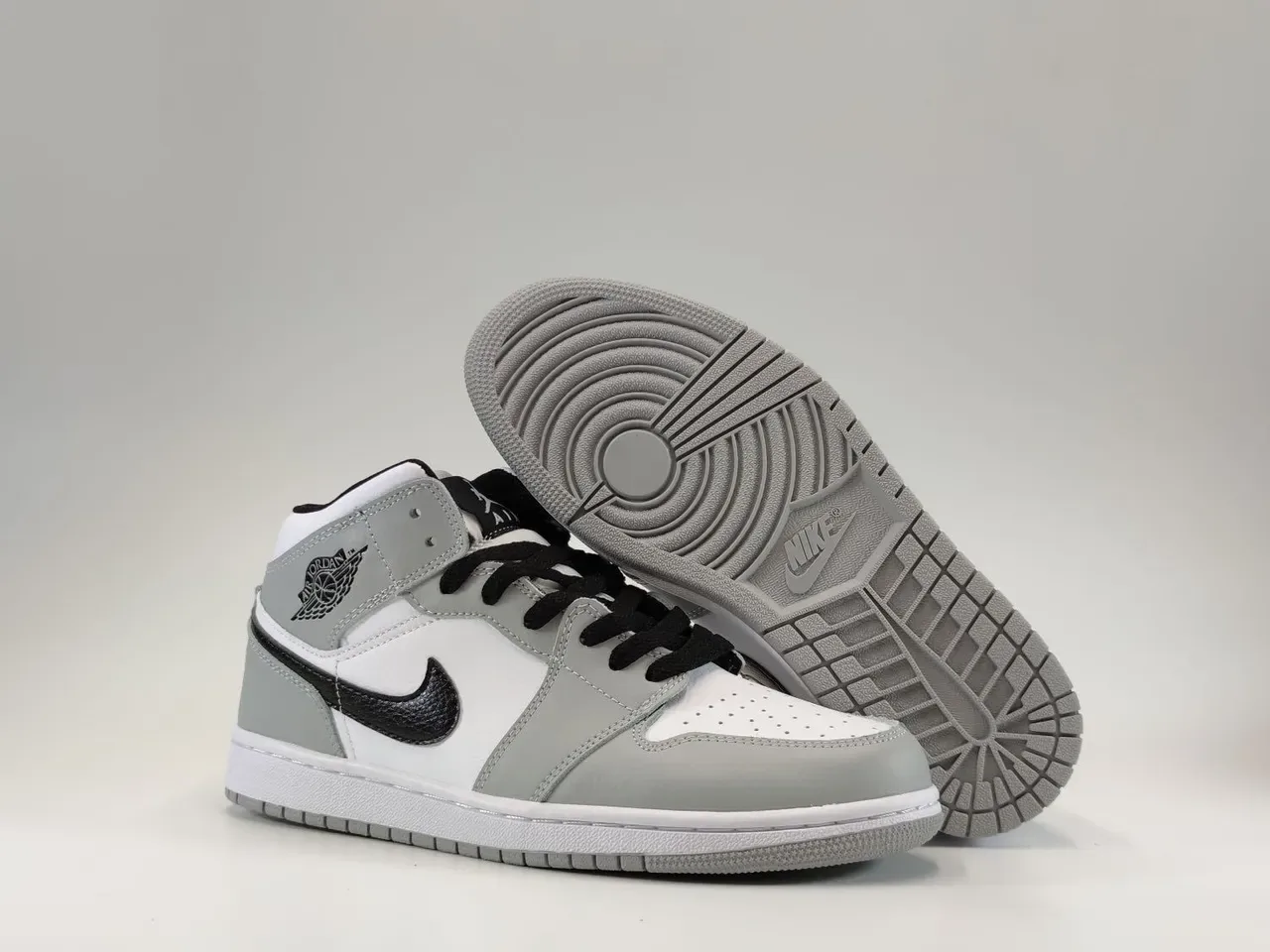 Air Jordan 1 رمادي أسود عالي الارتفاع جلد علوي أحذية كرة السلة 7