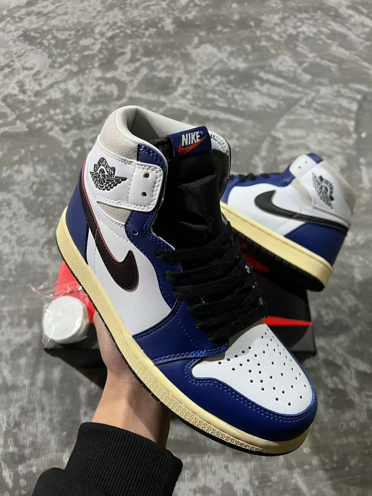 Air Jordan 1 High रॉयल ब्लू वाइट ब्लैक बास्केटबॉल जूते 2