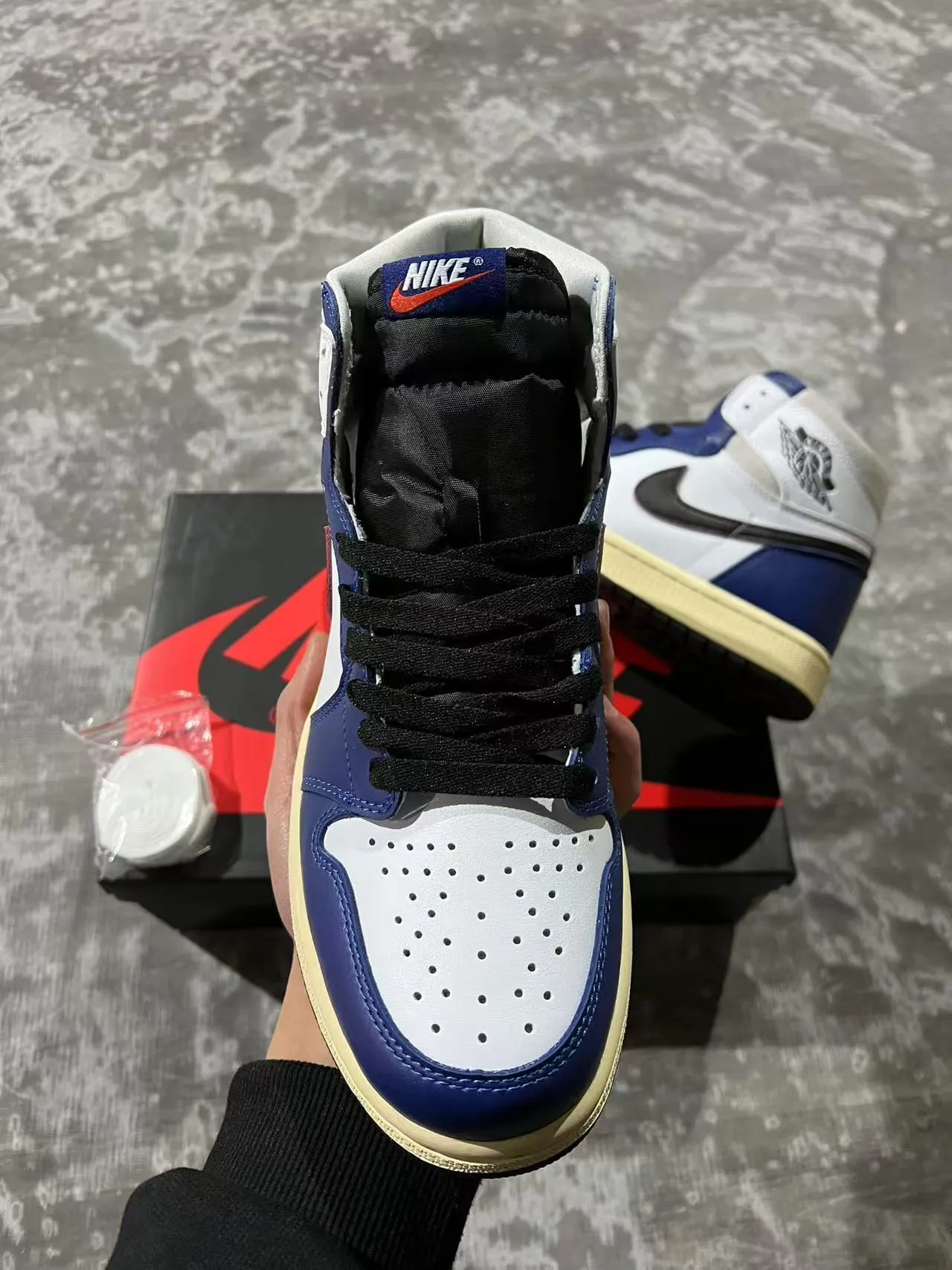 Air Jordan 1 High रॉयल ब्लू वाइट ब्लैक बास्केटबॉल जूते 3