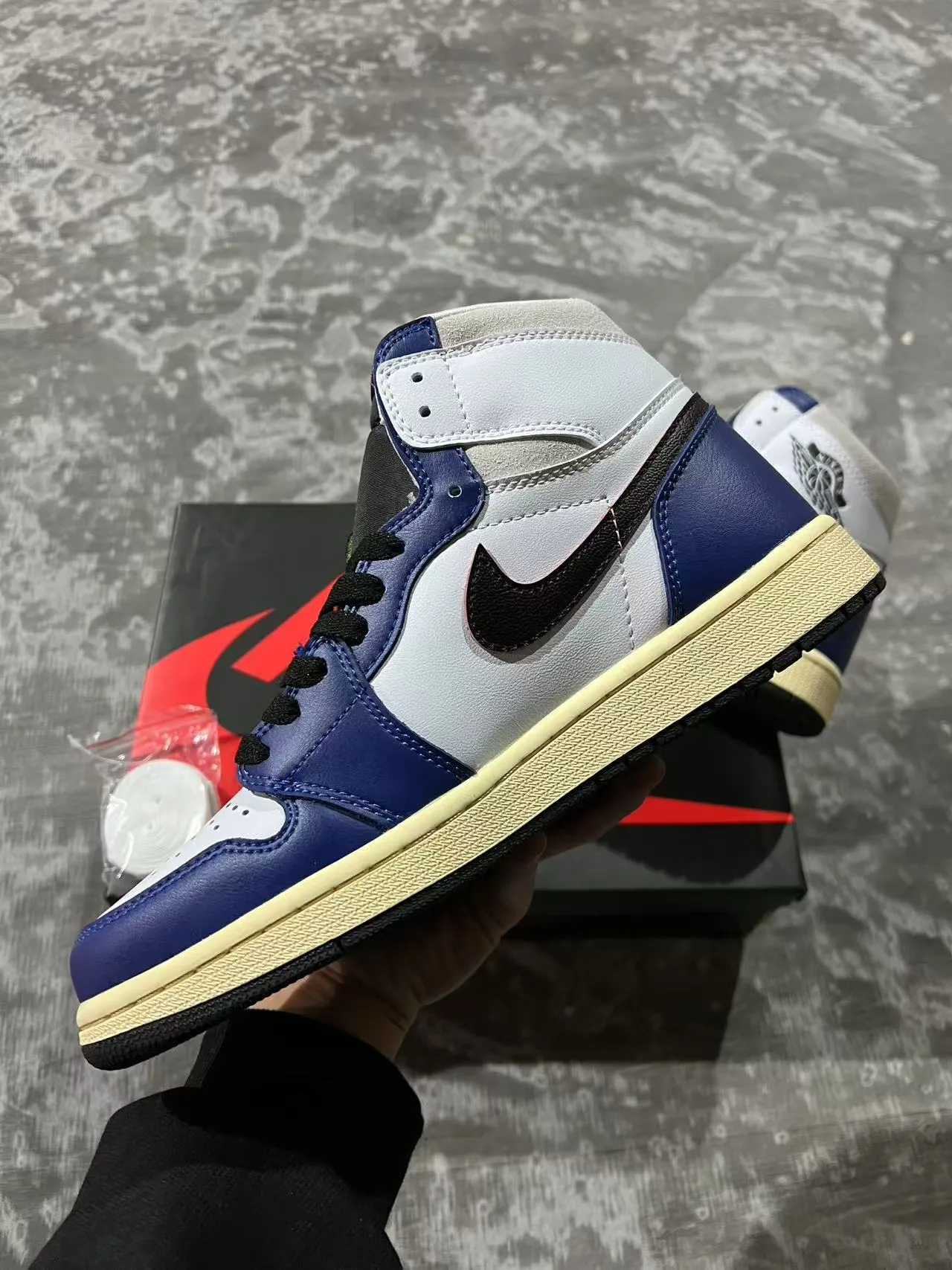 Air Jordan 1 High रॉयल ब्लू वाइट ब्लैक बास्केटबॉल जूते 5